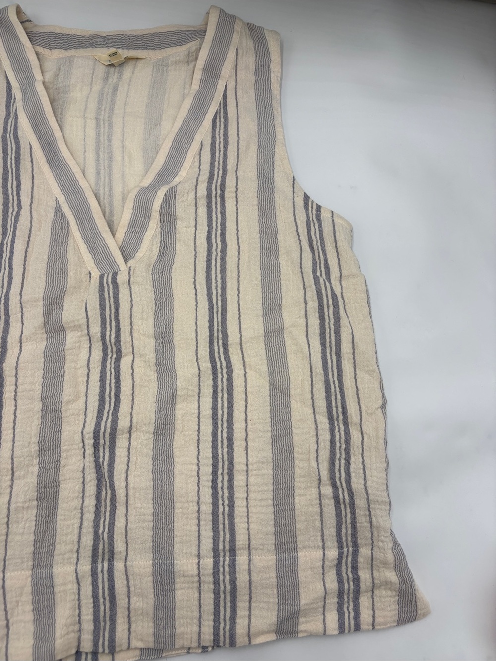 Faherty Dune Cotton Gauze Popover V-Neck Top - Picture 2 of 6